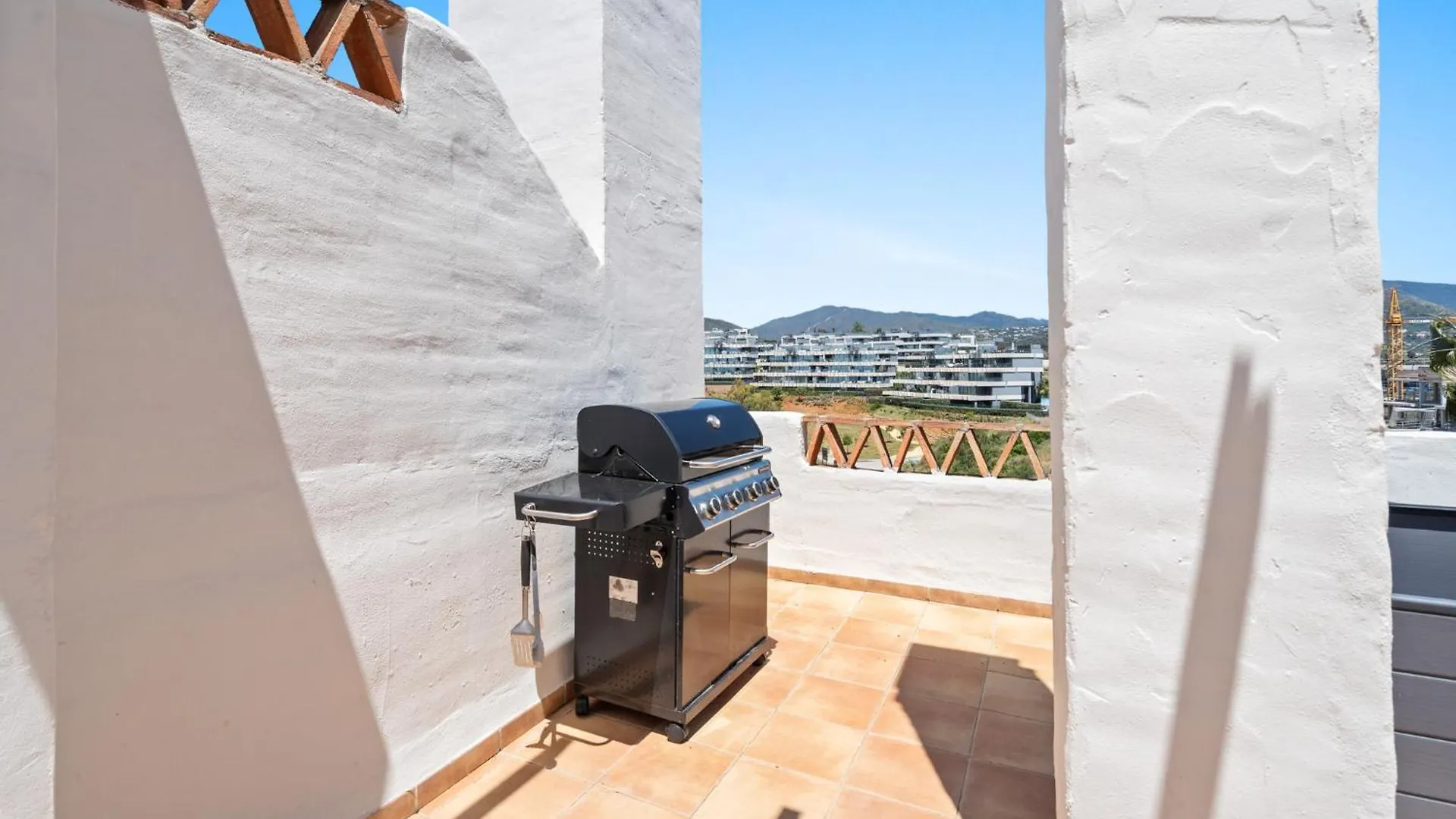 דירות אסטפונה Geweldig Penthouse Met Ruim Terras En Zeezicht - Prive Jacuzzi