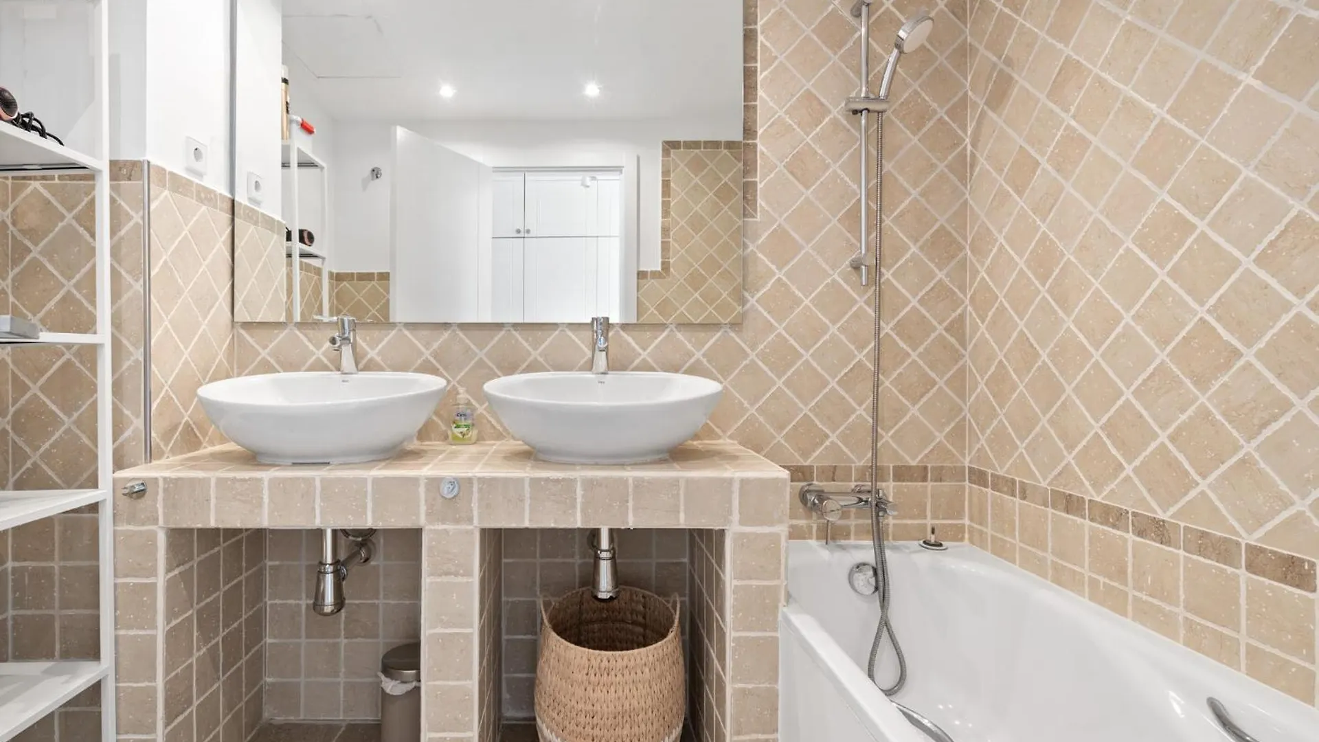 דירות אסטפונה Geweldig Penthouse Met Ruim Terras En Zeezicht - Prive Jacuzzi