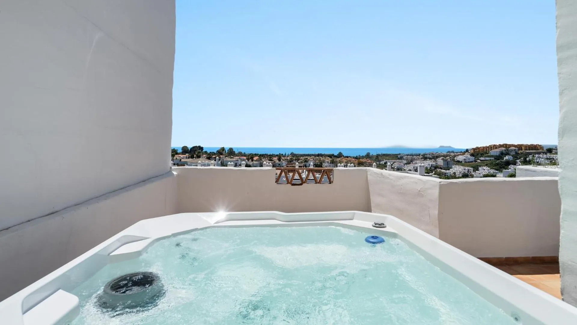 דירות אסטפונה Geweldig Penthouse Met Ruim Terras En Zeezicht - Prive Jacuzzi